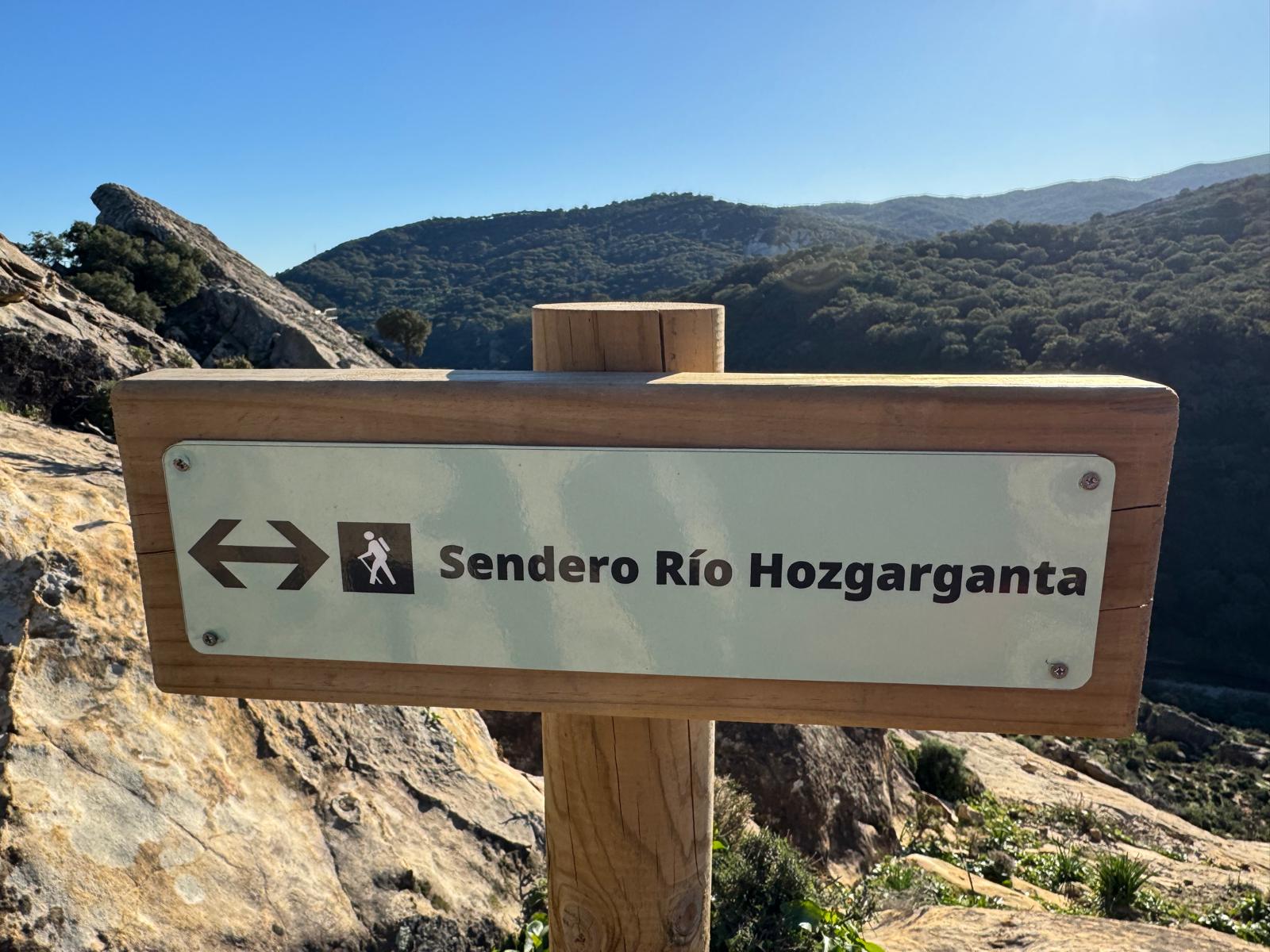 Rio Hozgarganta sign 